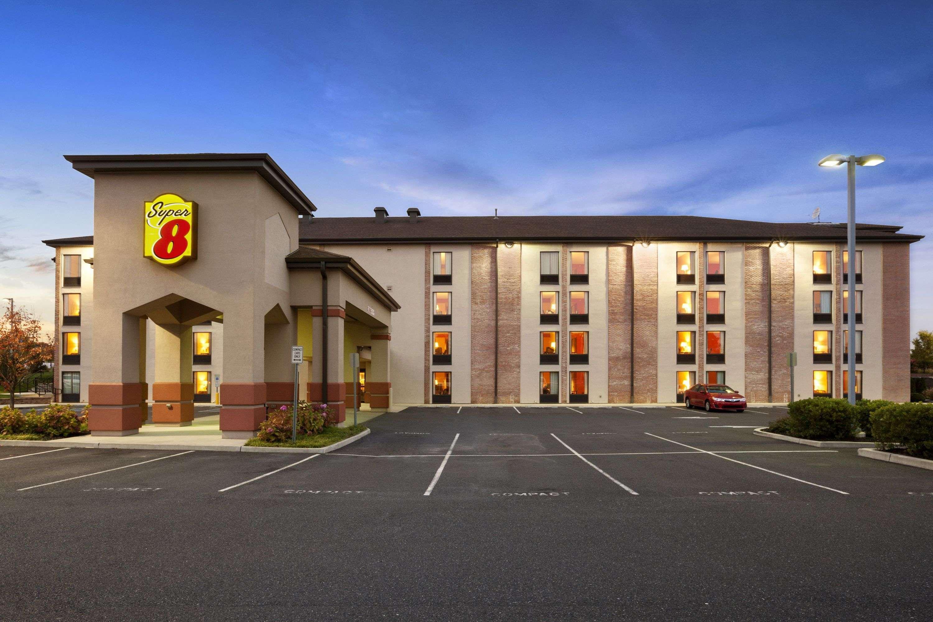Super 8 By Wyndham Mount Laurel Hotel Bagian luar foto