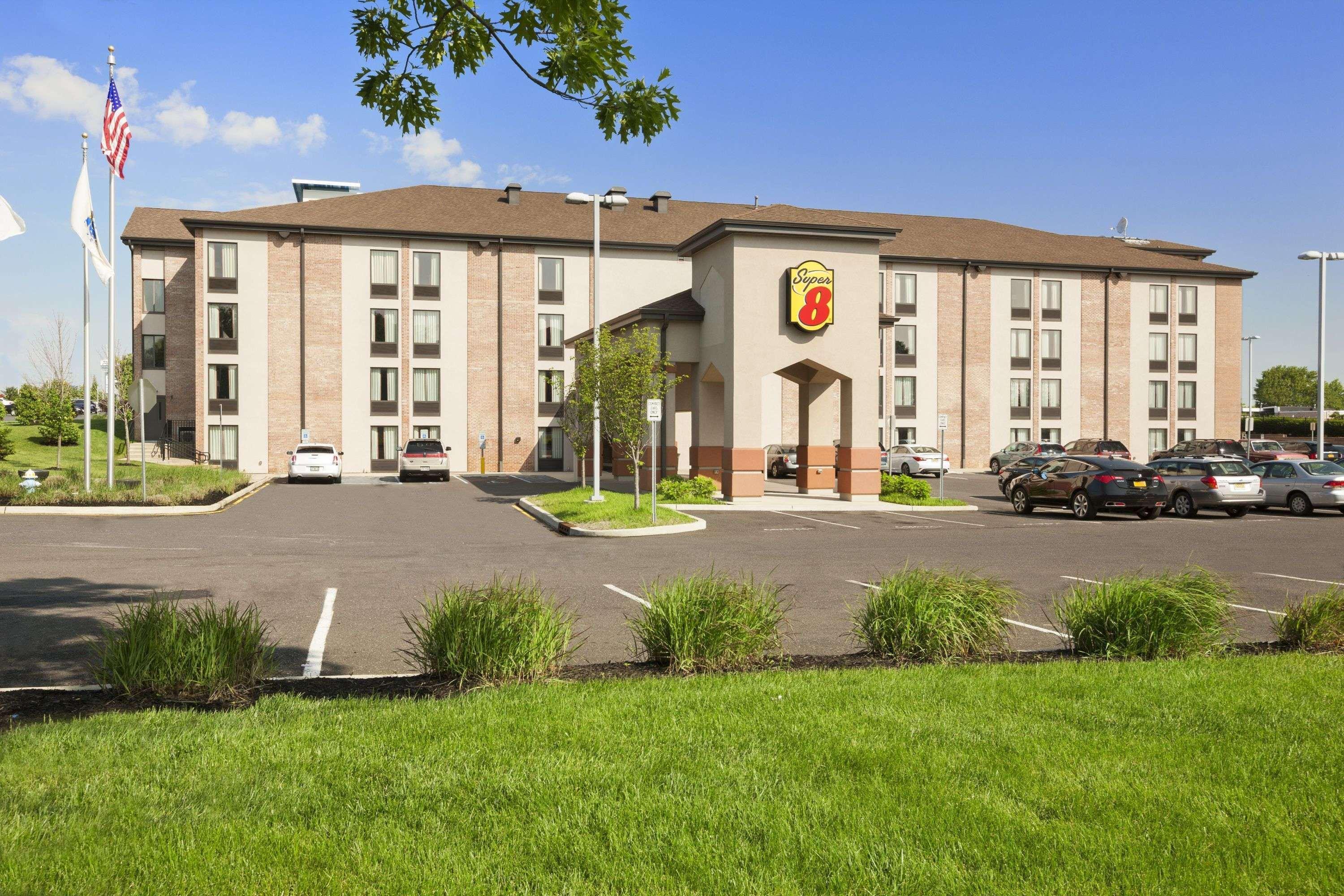 Super 8 By Wyndham Mount Laurel Hotel Bagian luar foto