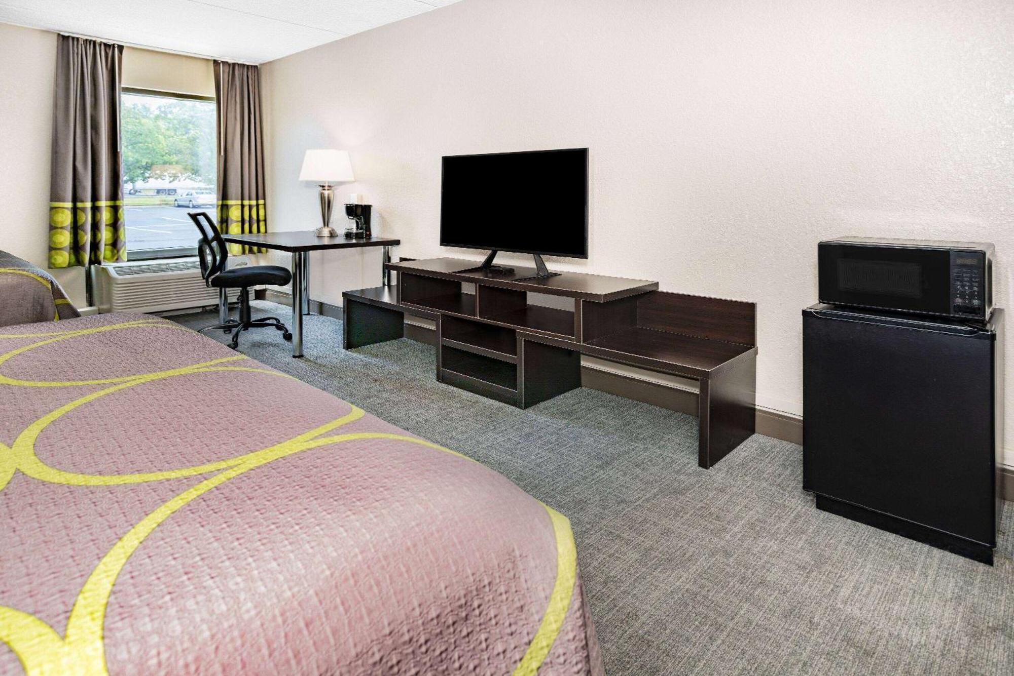Super 8 By Wyndham Mount Laurel Hotel Bagian luar foto